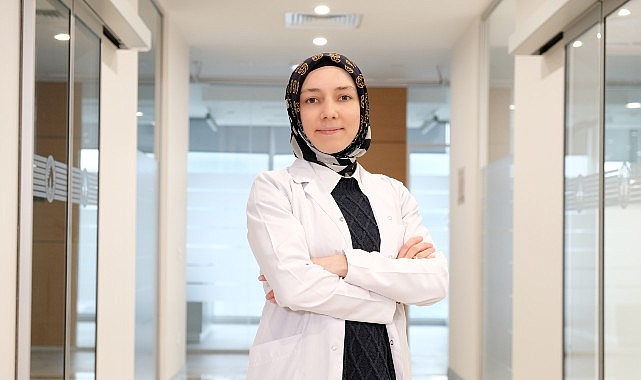 Diş eti çekiliyorsa kemik de eriyordur!