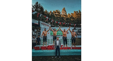 Kemer Belediye güreşçileri kürsüye çıktı