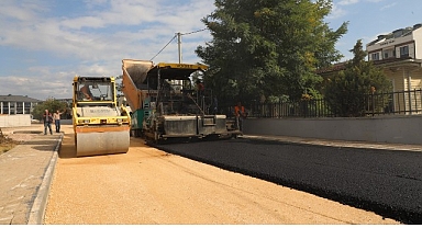 5 Sokakta Asfalt Kaplama Çalışması Yapılıyor