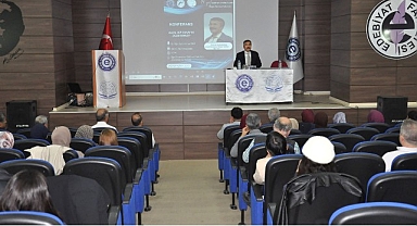 EÜ’ye konuk olan Prof. Dr. İbrahim Maraş, genç ilahiyatçılarla bir araya geldi
