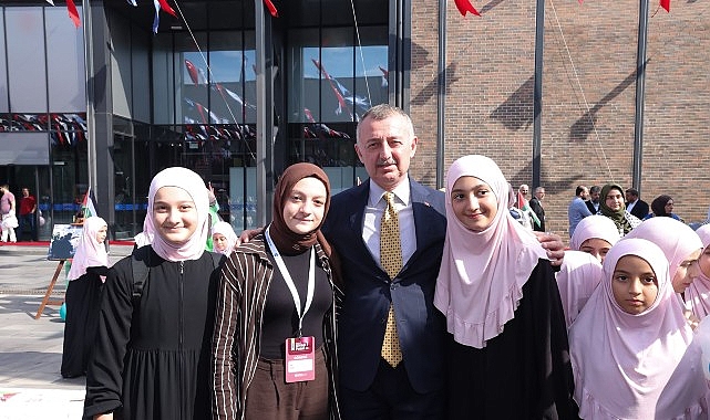 Kocaeli Kitap Fuarı’nda Filistin’e destek: “Nehirden denize özgür Filistin!”
